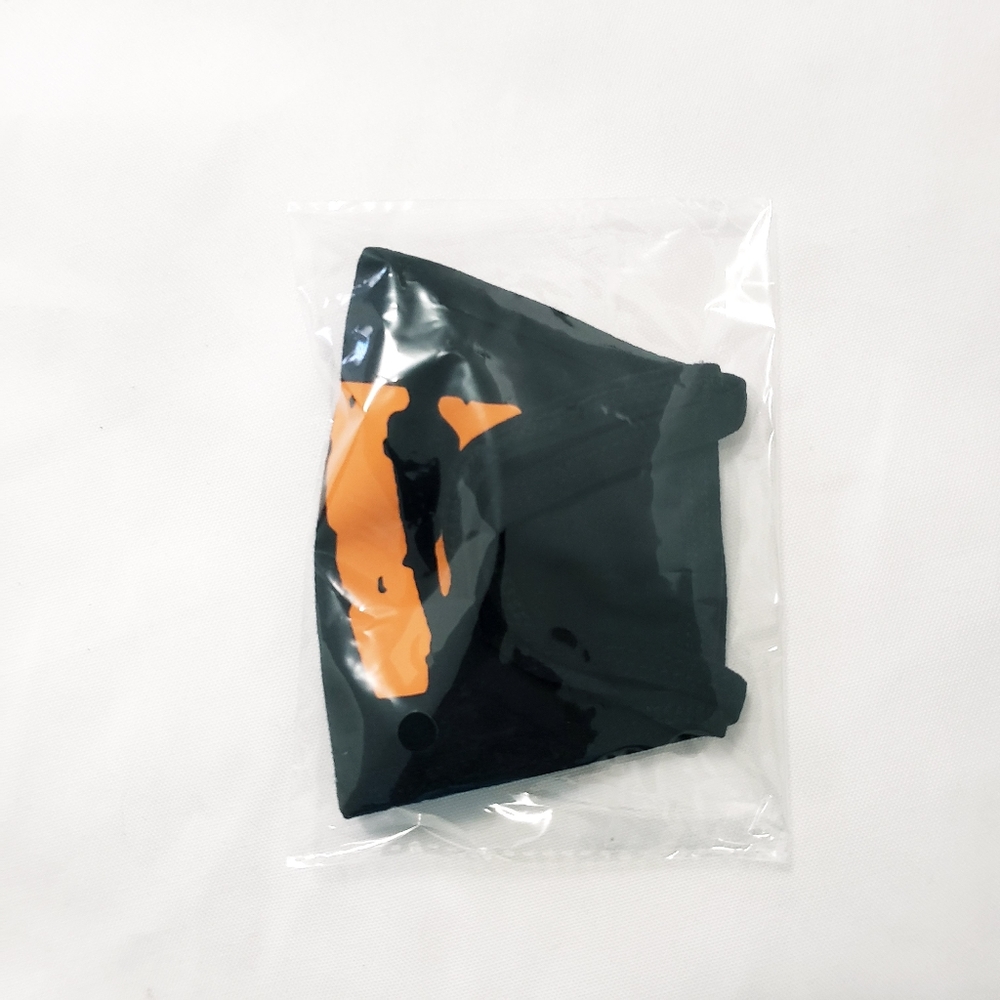 V-Lone facemask - Picture 6 of 6